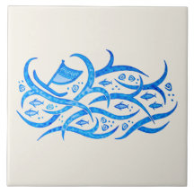 海のセラミックタイルのハワイの岩石彫刻のカヌー