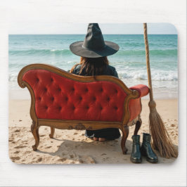 海のソファに座っている魔女 マウスパッド