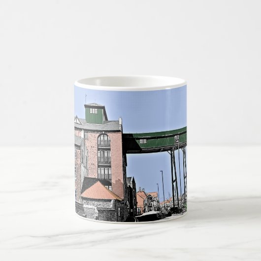 海のノーフォークの隣の古い穀倉地帯の井戸 モーフィングマグカップ (中央)