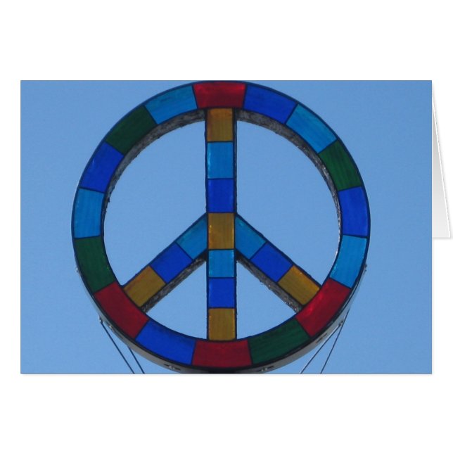 海のビーチのピースサイン (正面横)