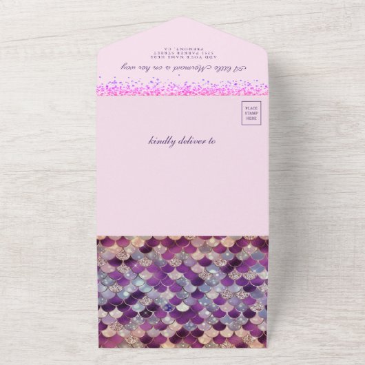 海のピンクの紫の人魚の赤ちゃんシャワーの下で オールインワン招待状 (外側)