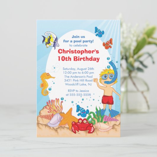 海のプールを囲んでのパーティの誕生日の招待状の男の子の下 招待状 (スタンド正面)