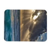 海の上で雲を切り抜ける太陽 マグネット (横)