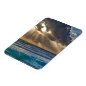 海の上で雲を切り抜ける太陽 マグネット (左側)