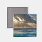 海の上で雲を切り抜ける太陽 マグネット (正面/裏面)