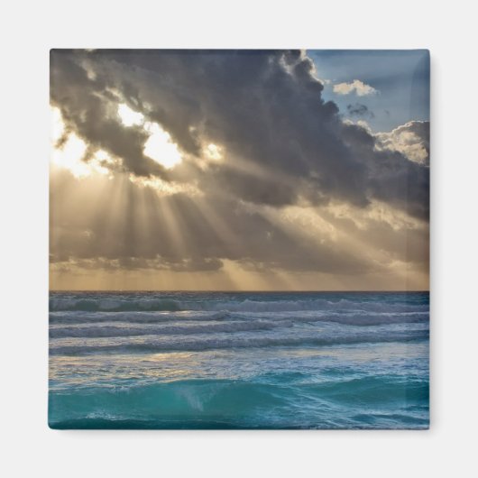 海の上で雲を切り抜ける太陽 マグネット (正面)