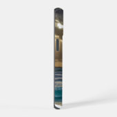 海の上で雲間から顔を出す太陽 iPhone 15ケース (右側面)