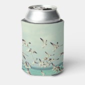 海の上の飛んでいるカモメの群れ 缶クーラー (缶裏面)