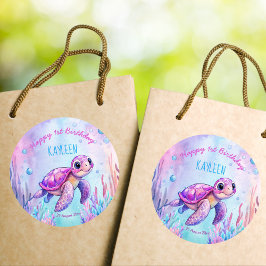 海の下でかわいい亀のピンク紫の誕生日 ラウンドシール