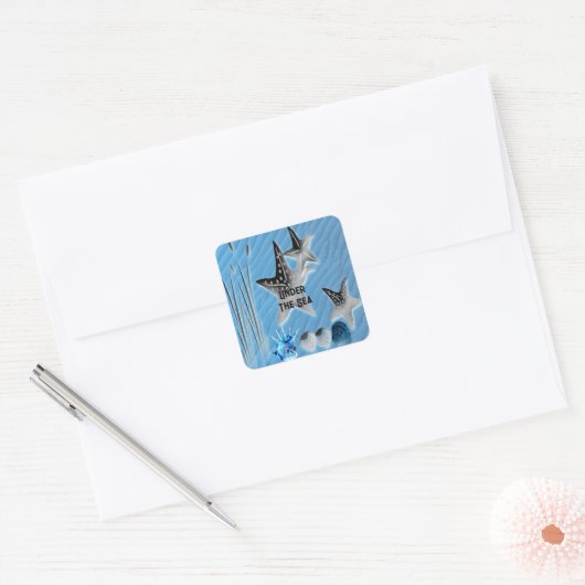 海の下でヒトデの貝殻の海藻の青い水 スクエアシール (封筒)