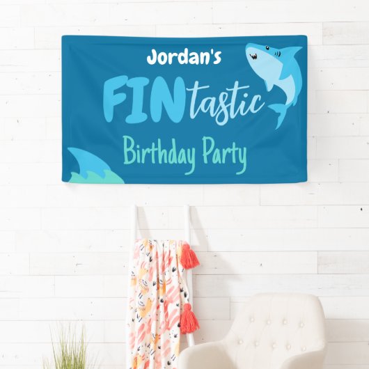 海の下でヒレ味のサメの誕生日パーティーの子供 横断幕 (インサイチュ)