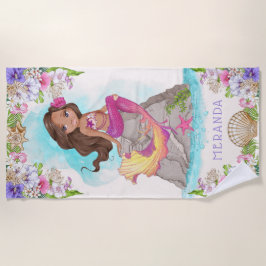 海の下でピンクと紫の人魚（暗い肌） ビーチタオル