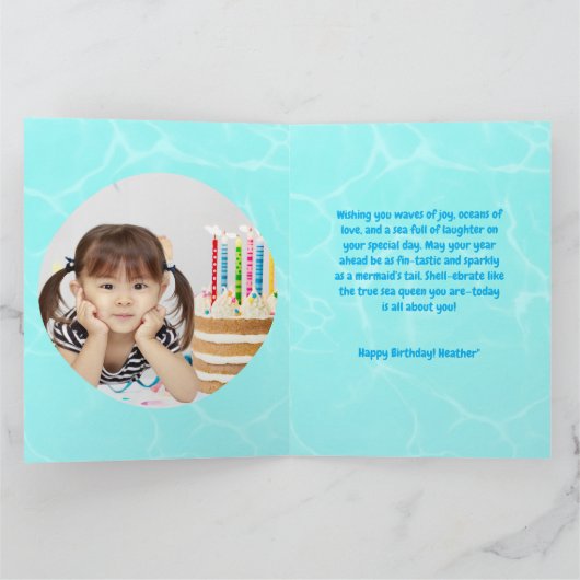 海の下で可愛い人魚の誕生日写真グリーティング カード (内部)