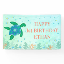 海の下で幸せな1歳誕生日カメ