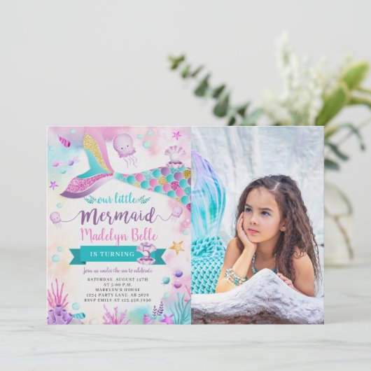 海の下で私たちの小さな人魚の誕生日写真 招待状 (スタンド正面)