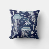 海の下で青いゼリー魚の装飾用クッション クッション (正面)