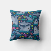 海の下のサメかわいいパタパーソナライズされたーン クッション (裏面)