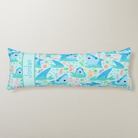 海の下のサメかわいいパタパーソナライズされたーン ボディピロー (正面)