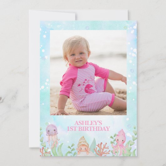 海の下のフォトピンクのクジラ1歳の誕生日 招待状 (裏面)