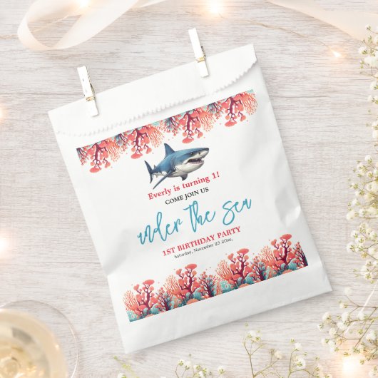 海の下の最初の誕生日パーティー フェイバーバッグ (クリップ留めされた状態)