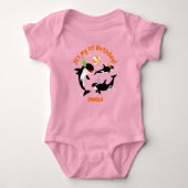 海の下の最初の誕生日orca whale baby girl ベビーボディスーツ (正面)