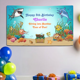 海の下の漫画の動物の子供の誕生日バナー 横断幕