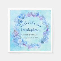 海の下の青い水の色の珊瑚の最初の日