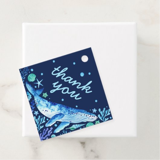 海の下の青い水色のクジラありがとう フェイバータグ (インサイチュ)