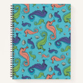 海の下 – シーホースよくはしゃぐとシェルパターン ノートブック (正面)