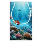 海の下，亀，サンゴ，船，ピエロ魚 スモールペーパーバッグ (裏面)