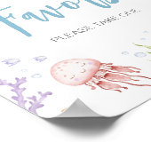 海の中で赤ん坊のシャワーを浴びる ポスター (角)