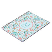 海の中の可愛いイルカとカメのモノグラム ノートブック (左側)