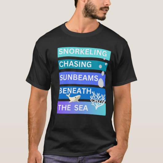 海の中の太陽光線を追いかけるシュノーケリング Tシャツ (正面)