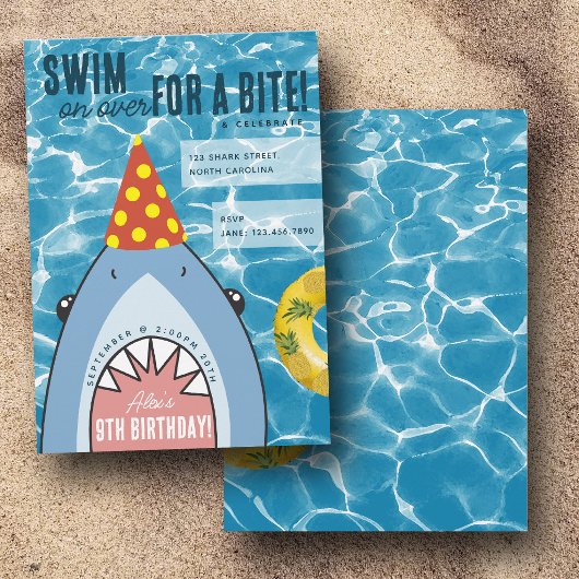 海の中の子供用プールでの誕生日パーティーに登場するキュートなサメの顔 招待状