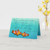 海の中の愛らしいクマノミ カード (黄色い花)