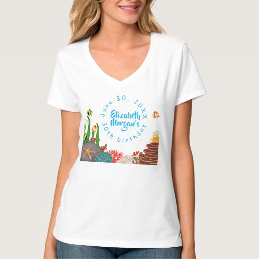 海の中の植物と魚とサンゴの誕生日デザイン Tシャツ (正面)