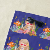 海の中の美しいブ遊リュネの髪の人魚 ビーチタオル (インサイチュ)
