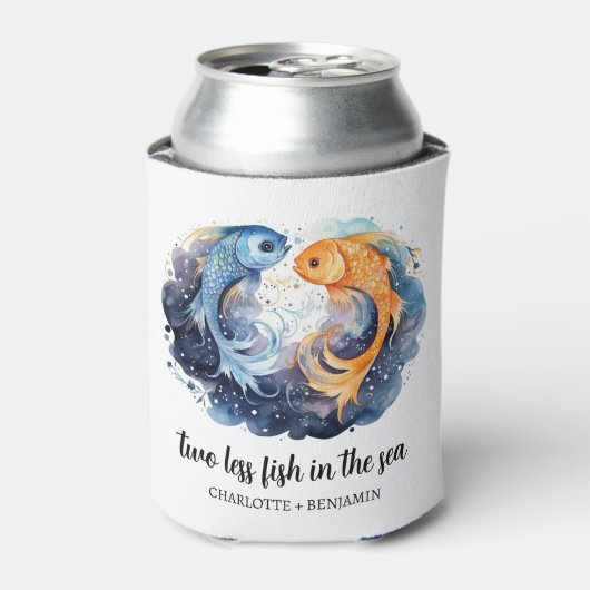 海の中の魚の二匹のビーチ結婚式 缶クーラー (缶正面)