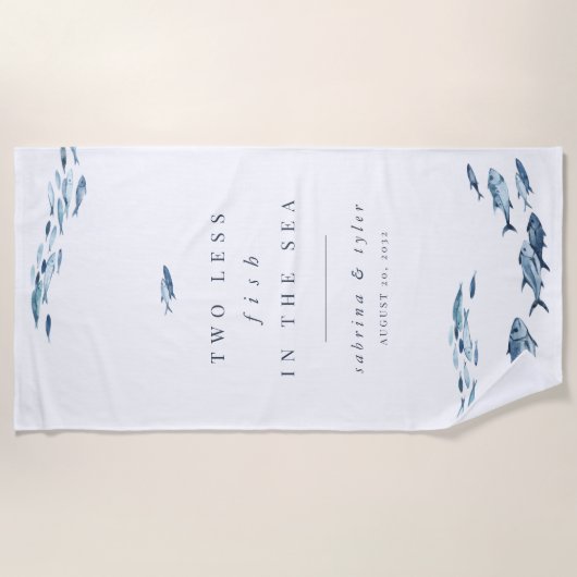 海の中の魚の二匹の結婚式の引き出物 ビーチタオル (正面)