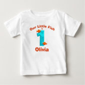 海の中の魚の1歳の誕生日 ベビーTシャツ (正面)