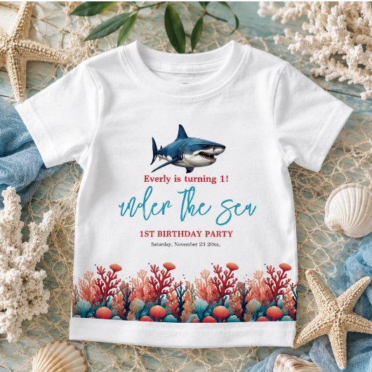 海の中の1歳の誕生日パーティー ベビーTシャツ