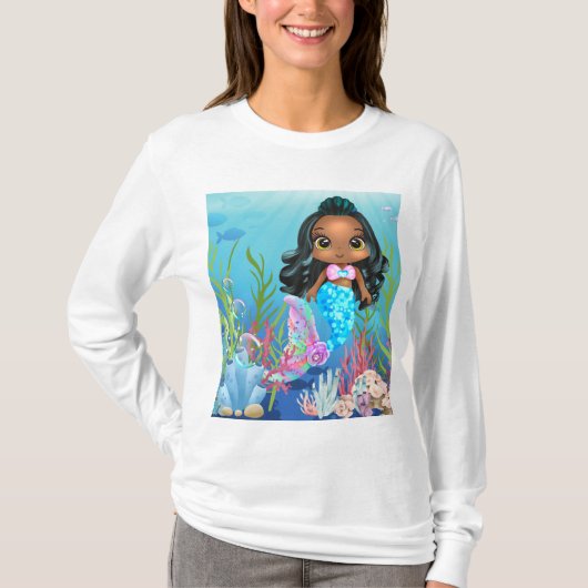 海の中遊の美しい黒の人魚 Tシャツ (正面)