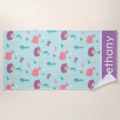 海の人魚のパターンの下パーソナライズされた ビーチタオル (正面)