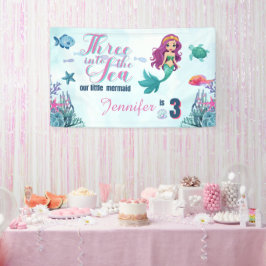 海の人魚の女の子に3歳の誕生日 横断幕