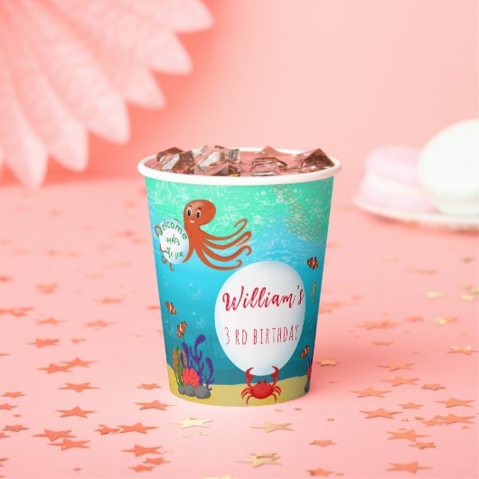 海の動物の子供の誕生日パーティーの下 紙コップ (インサイチュ)