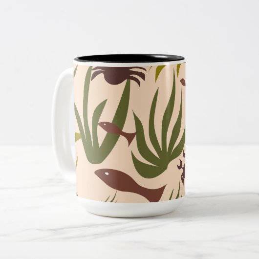 海の夢の魚とカニのマグカップ ツートーンマグカップ (正面左)