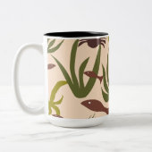 海の夢の魚とカニのマグカップ ツートーンマグカップ (左)