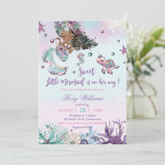 海の少女の下の暗い肌の人魚の赤ちゃんシャワー 招待状 (スタンド正面)