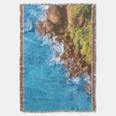 海の岩、ビュー1 スローブランケット (正面縦)