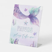 海の恵みの下で。人魚の誕生日の好意 台座サイン (正面)